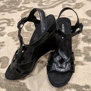 Comfortable black aerosoles wedges